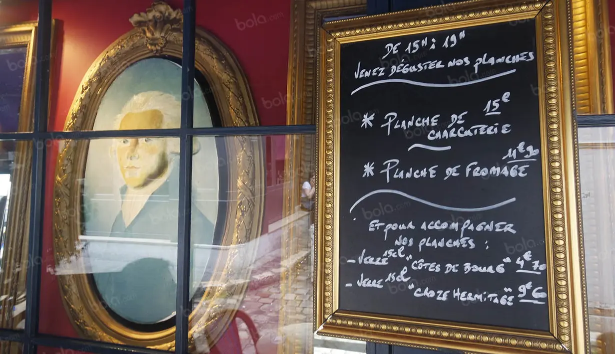 Restoran yang terletak di Rue de L’Ancienne Comedie ini berdiri sudah sejak tahun 1686. (Bola.com/Vitalis Yogi Trisna)
