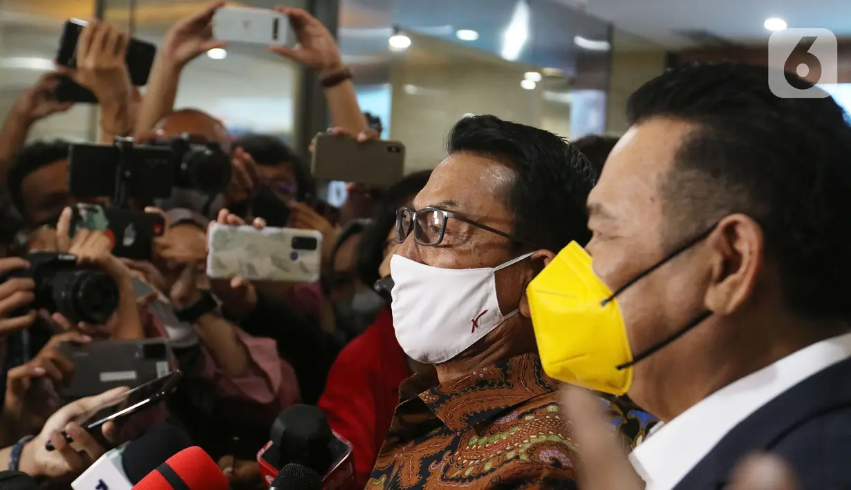 Kepala Staf Presiden (KSP) Moeldoko memberikan keterangan usai menjalani pemeriksaan di Bareskrim, Mabes Polri, Jakarta, Selasa (12/10/2021). Moeldoko menjalani pemeriksaan sebagai saksi pelapor. (Liputan6.com/Herman Zakharia)