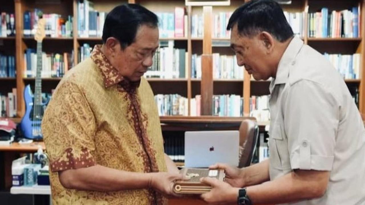 Dua Jenderal Kehormatan Bertemu di Cikeas Bogor, Bahas Misi Penting dari Prabowo Jelang Upacara HUT ke-80 RI