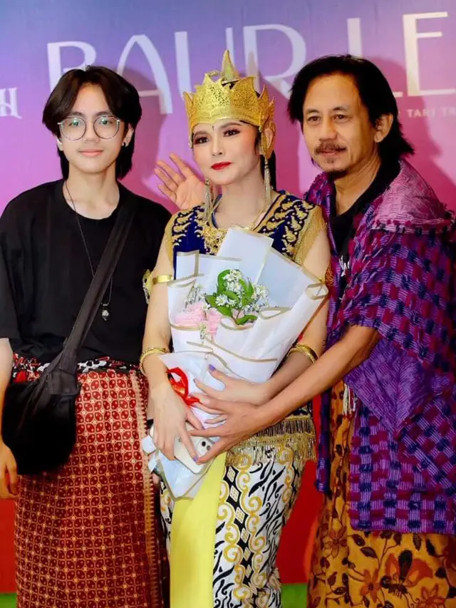 PPotret Keharmonisan Epy Kusnandar Bersama Istri dan Anak