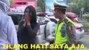 Ditilang malah pasrah (Source: 1cak.com)