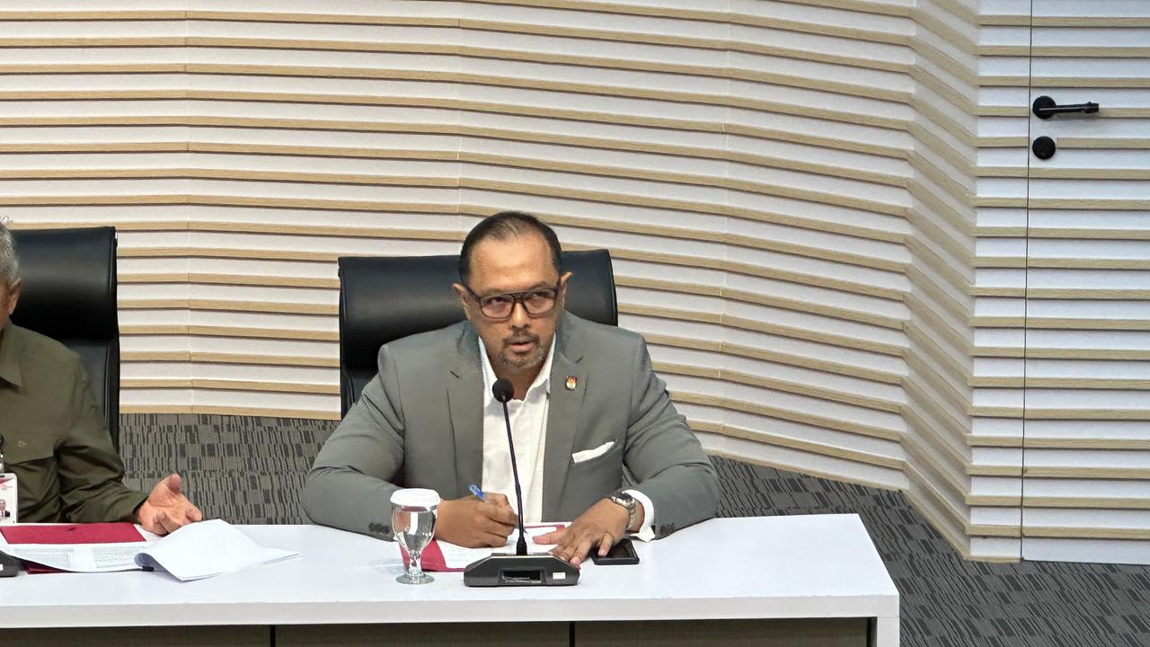 KPK Geledah Rumah di Situbondo Terkait Kasus Dana Hibah Jatim