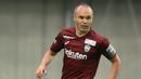 3. Andres Iniesta - Pemain Vissel Kobe ini adalah salah satu gelandang terbaik di dunia. Di luar prestasinya sebagai  pesepak bola, Iniesta rupanya juga seorang sarjana Ilmu Aktivitas Fisik dan Olahraga. (AFP/Kazuhiro Nogi)