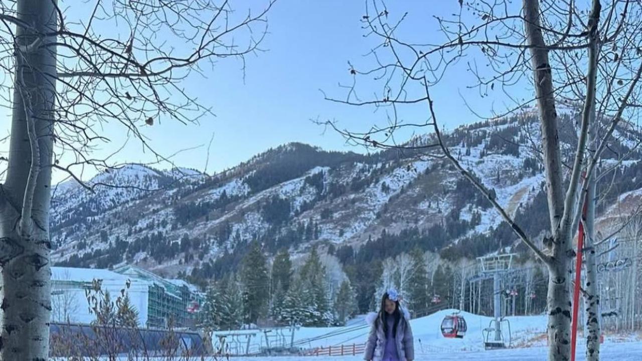 7 Potret Farah Quinn dan Keluarga Nikmati Liburan Musim Dingin, Snowboard Hingga Momen Santai!