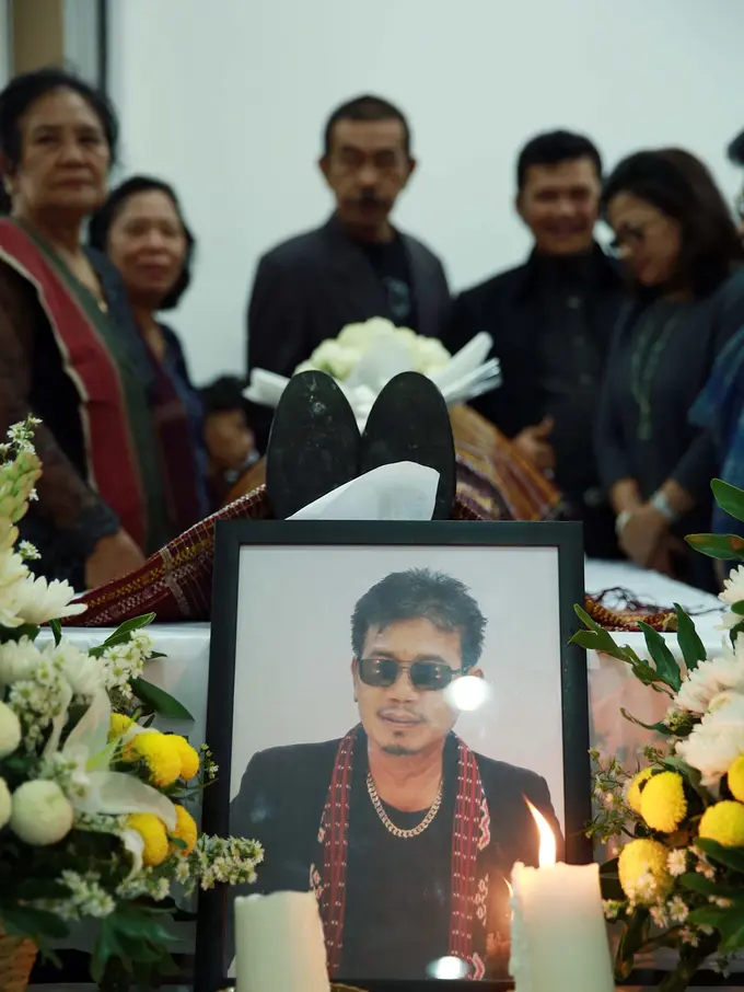 [Bintang] Eddy Silitonga Rumah duka