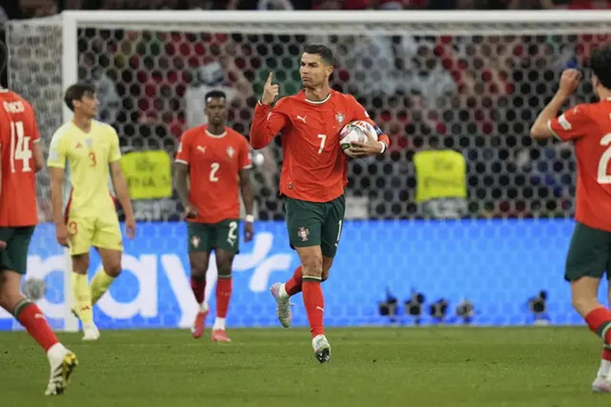 Daftar Pemain dengan Jumlah Gelar Terbanyak: Cristiano Ronaldo Masih Jauh Tertinggal dari Lionel Messi