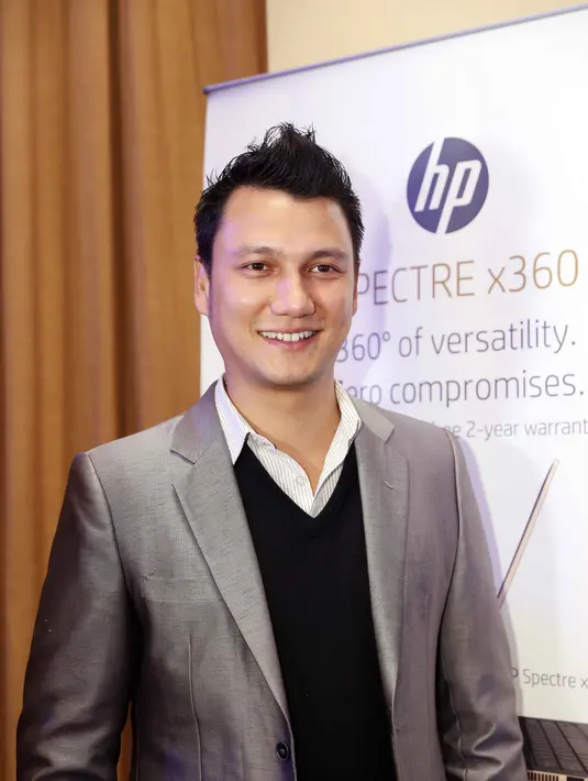 Dengan hobinya ini, ia mengaku banyak menambah wawasannya akan pengetahuan astronomi.(Nurwahyunan/Bintang.com)