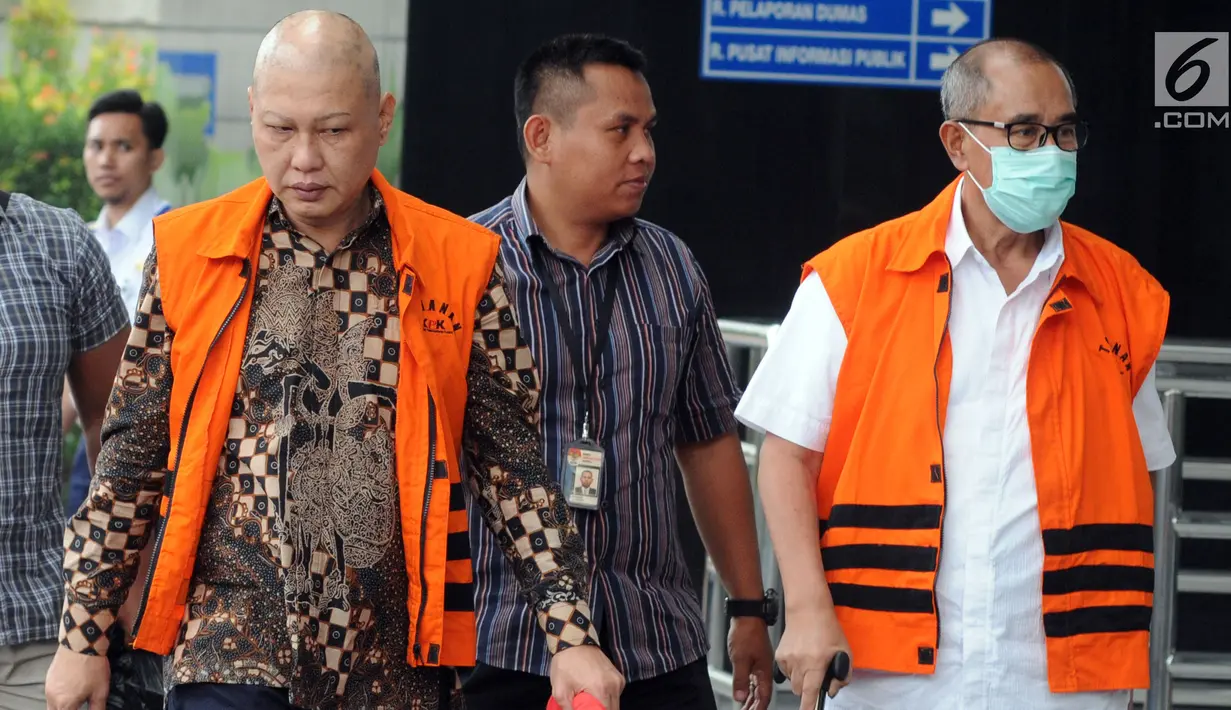 Bupati Bandung Barat nonaktif Abubakar (kanan) dan Pengusaha Tony Kongres (kiri) penyuap Bupati Buton Selatan Agus Feisal tiba untuk menjalani pemeriksaan di gedung KPK, Jakarta, Selasa (10/7). (Merdeka.com/Dwi Narwoko)