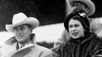 6 Potret Kenangan Pangeran Philip dan Ratu Elizabeth II Saat Muda, Gagah dan Berwibawa (sumber: Instagram/theroyalfamily)