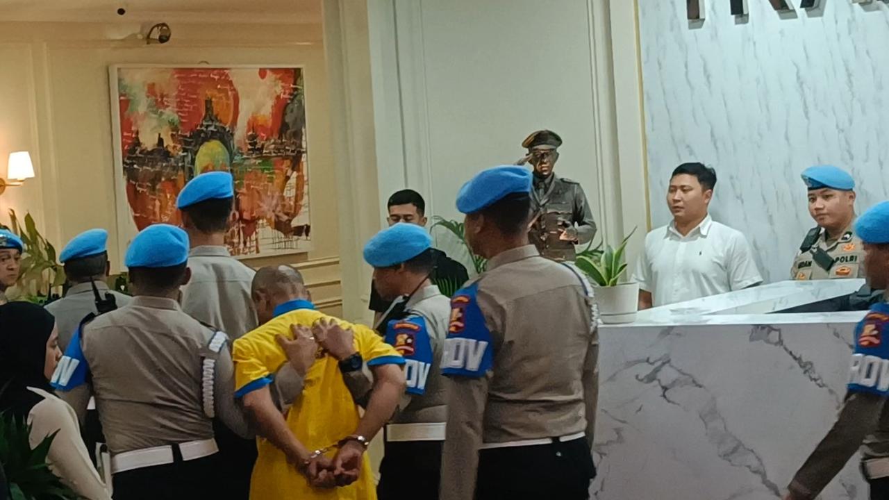 Penampakan AKP Dadang Berbaju Tahanan Patsus & Diborgol Usia Sidang Putusan Etik, Tertunduk Diam Seribu Bahasa