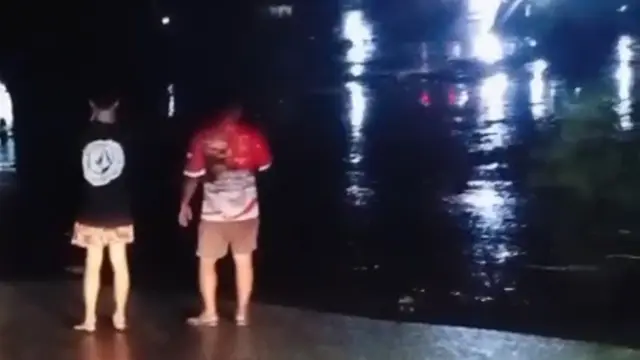 Banjir bandang atau galodo menerjang Kabupaten Solok, Sumatera Barat. (Dok. Tangkapan Layar)