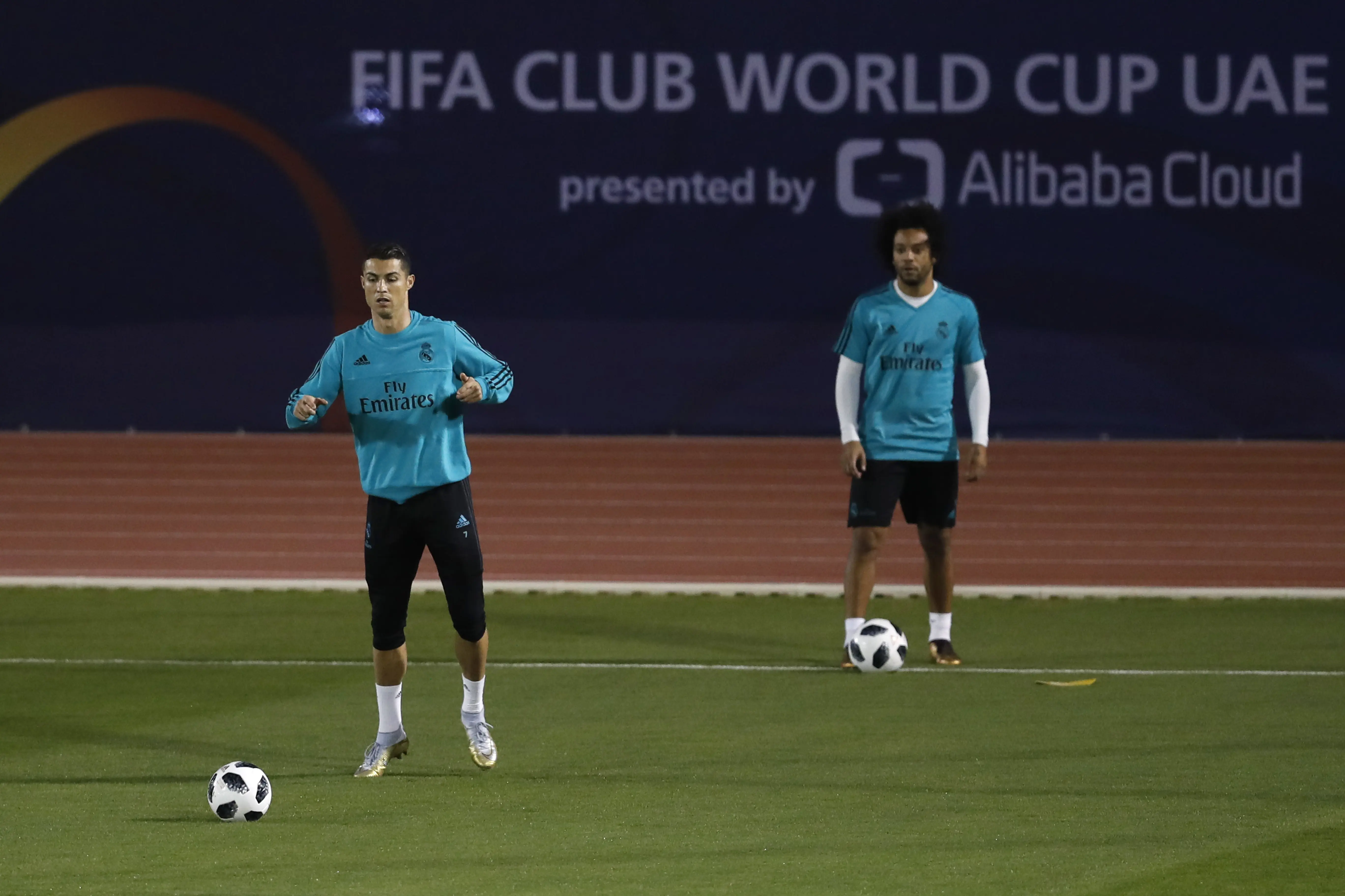 Cristiano Ronaldo (kiri) dan Marcelo berlatih jelang tampil di semifinal Piala Dunia Antarklub lawan Al Jazira (AP Photo/Hassan Ammar)