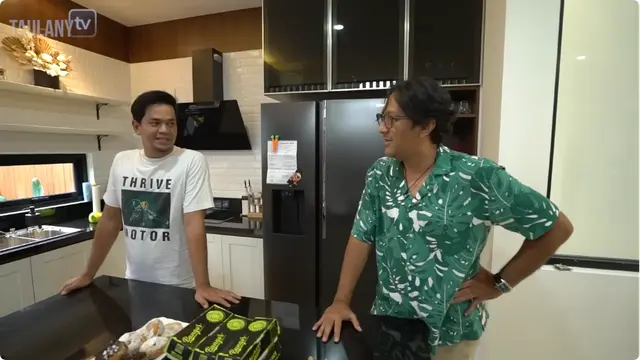 Potret Dapur Rumah Surya Insomnia yang Tersambung dengan Taman (YouTube TAULANY TV)