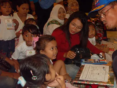 Citizen6, Surabaya: Selain fun bike, digelar juga mewarnai yang diikuti 1.500 anak-anak Pendidikan Anak Usia Dini (PAUD) se-Surabaya  di Gedung Moeljadi dan Gedung Martadinata. (Pengirim: Penkobangdikal)