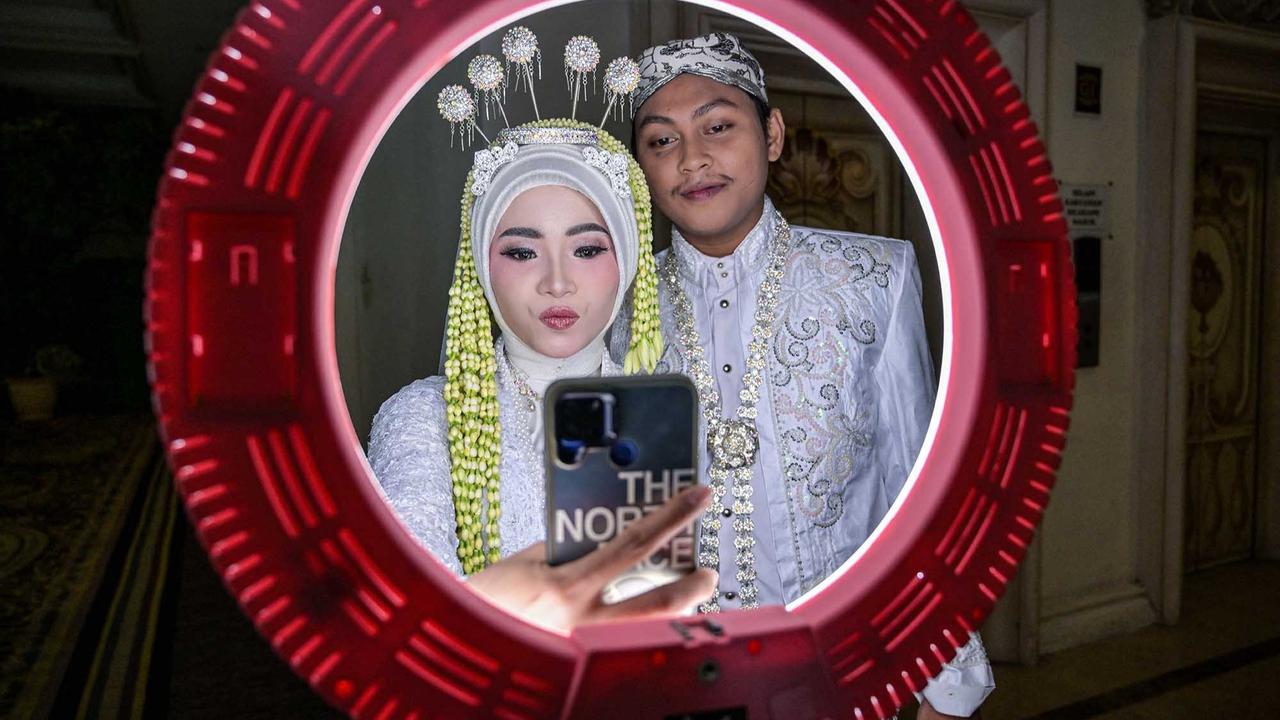 FOTO: 285 Pasangan Ikuti Isbat Nikah Massal di Surabaya