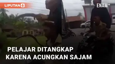 Beredar sebuah video yang memperlihatkan aksi 4 pelajar acungkan sajam ke truk. Aksi tersebut terjadi di Jalan Stabat-Tanjung Pura, Langkat, Jumat (18/08/2023)