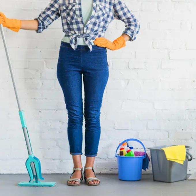 Menyapu dan Mengepel Lantai