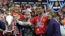 Trofi Liga Inggris pertama. Cristiano Ronaldo meraih trofi Liga Inggris pertama bersama Manchester United di musim ketiganya, yaitu 2006/2007. Total ia merah 3 trofi Liga Inggris selama berseragam Setan Merah. (Foto: AFP/Adrian Dennis)
