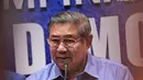 Ketum Partai Demokrat Susilo Bambang Yudhoyono menyampaikan keterangan di DPP Demokrat, Jakarta, Senin (30/10). Keterangan tersebut di balik sikap partainya menerima Perppu 2/2017 untuk diundangkan menjadi UU Ormas. (Liputan6.com/Faizal Fanani)
