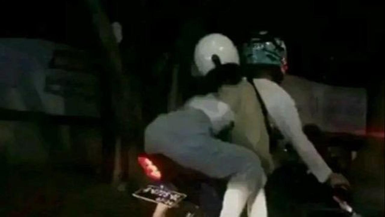 <b>2. Terlalu dekat</b> bisa diartikan sebagai terlalu mendekatkan diri