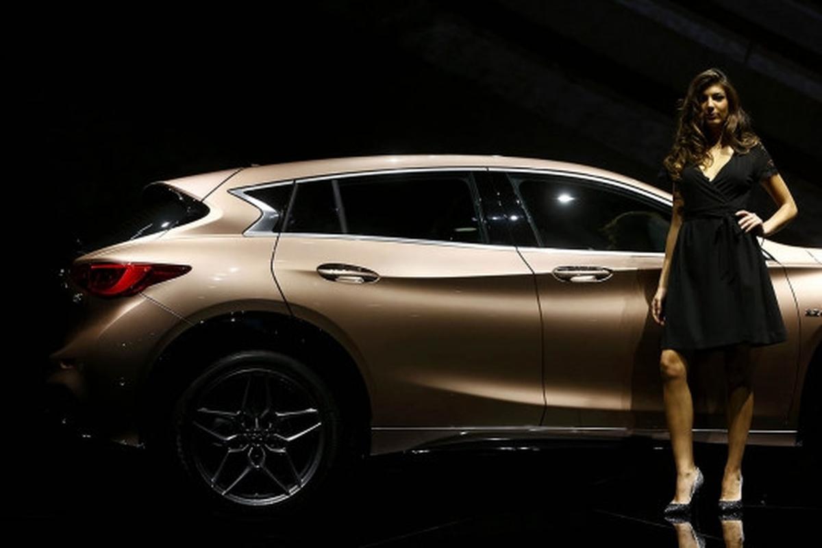 Deretan model cantik dan seksi pemanis Frankfurt Motor Show