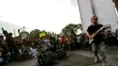 Suasana kehebohan konser 'MUSIK INDONESIA ASYIK TANPA INTRIK' dengan tema "AKULAH SEJARAH", Jakarta, Selasa (10/3/2015). (Liputan6.com/Faisal R Syam)