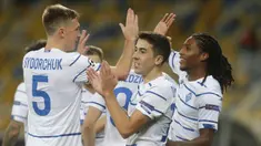 Pemain Dynamo Kyiv merayakan gol yang dicetak Gerson Rodrigues ke gawang Gent pada laga kedua play-off Liga Champions di Stadion Olimpiade Kiev, Rabu (30/9/2020) dini hari WIB. Dynamo Kyiv menang 3-0 atas Gent. (AP Photo/Efrem Lukatsky)