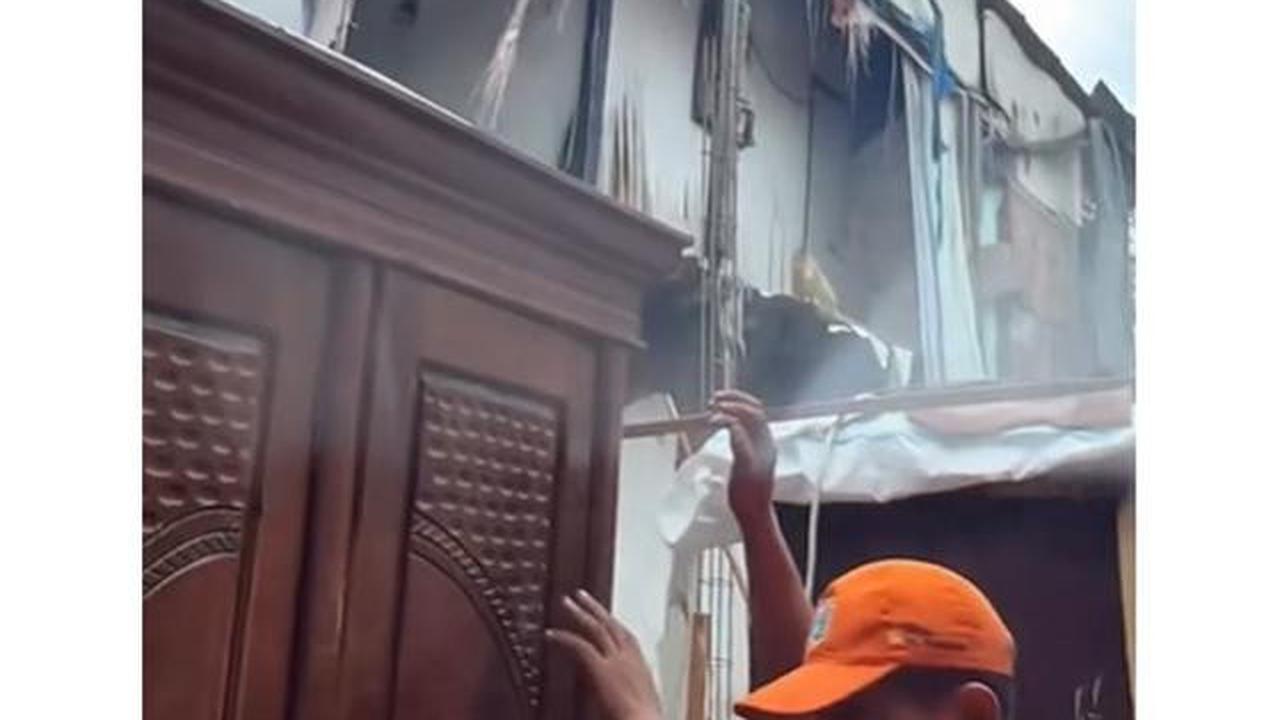 6 Potret Kondisi Rumah Diding Boneng yang Roboh, Raffi Ahmad Bantu Renovasi