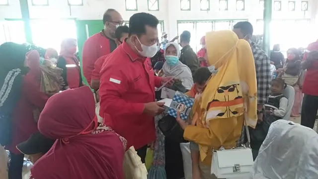 PDI Perjuangan Sumsel Rayakan Bulan Bung Karno dengan Aksi Sosial