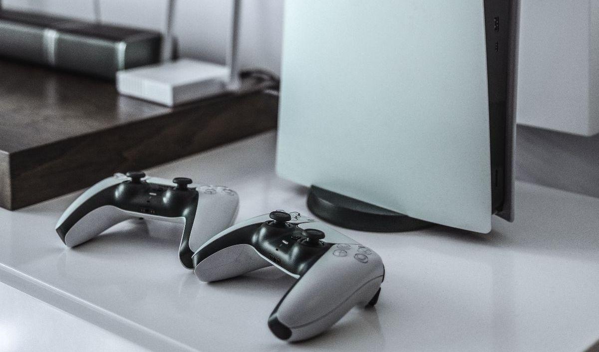 Deputi Bidang Statistik Distribusi dan Jasa BPS Pudji Ismartini menuturkan, barang berupa VCD/DVD Player hingga Playstation (PS) mulai ditinggalkan masyarakat pada tahun 2022.&nbsp;