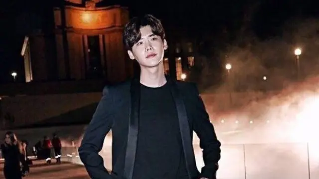 Lee Jong Suk dipastikan bintangi Hymn of Death. (Foto:Elle Magazine)
