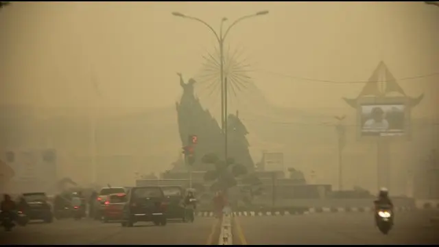  Menteri Kehutanan dan Lingkungan Hidup Siti Nurbaya Bakar menyatakan mulai hari ini Provinsi Riau telah berstatus darurat asap. Penetapan ini dilakukan menyusul terus meningkatnya volume asap yang menyelimuti hampir seluruh wilayah di Provinsi Riau. ‎