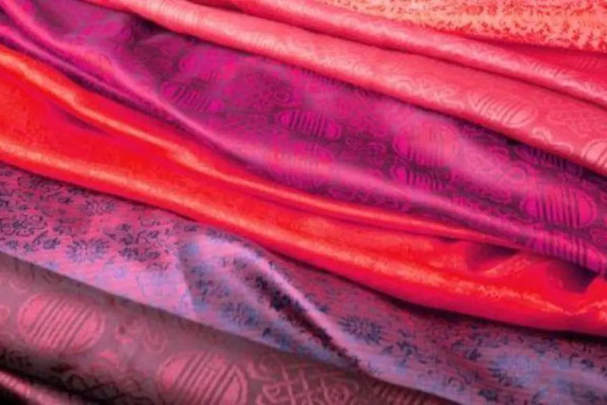 Tren Hijab: Tips Memilih Bahan Hijab yang Nyaman Dipakai