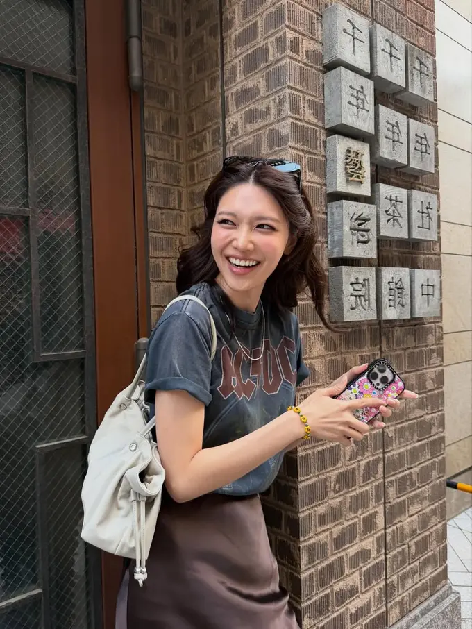 Masuki Single Era Setelah 14 Tahun Pacaran, Gaya Ceria Sooyoung SNSD Liburan di Ginza Jepang Curi Perhatian
