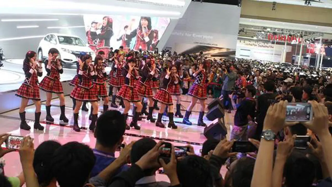 Serba-serbi IIMS 2014: Transaksi Konsumen Turut Dihibur Artis