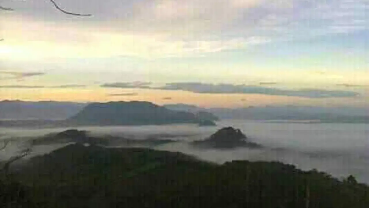 Sensasi Negeri di Atas Awan Versi Balangan