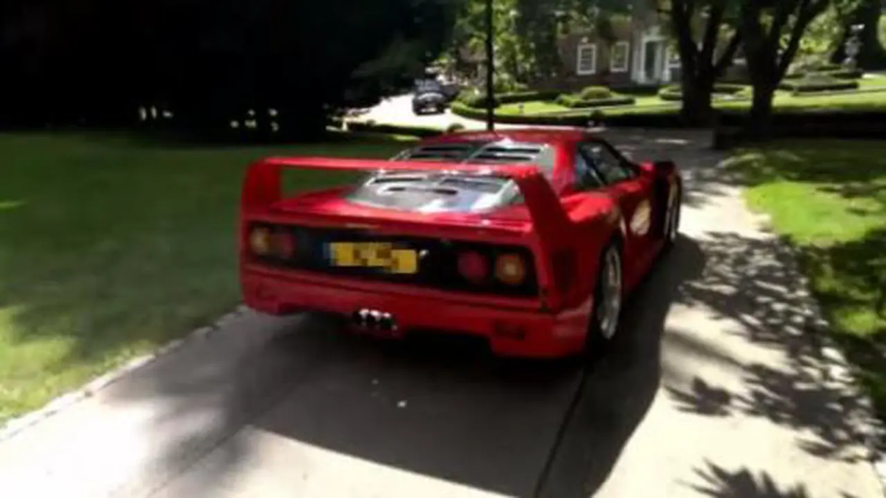 Naik Ferrari Langka, ABG Ini Pamer Aksi Burnout 