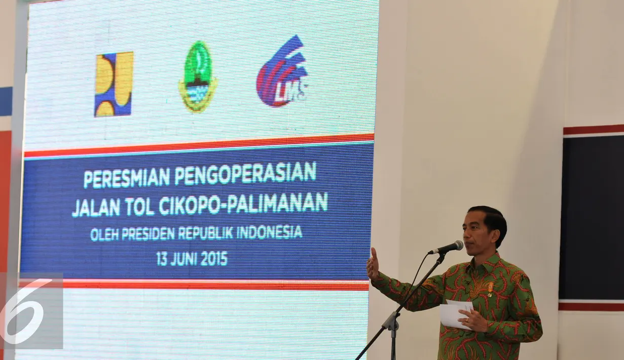 Presiden Jokowi memberikan sambutan saat peresmian pengoperasian jalan Cikopo-Palimanan, Jawa Barat, Sabtu (13/6/2015). Jalan Tol sepanjang 116,754 km ini merupakan jalan tol terpanjang di Indonesia. (Liputan6.com/Johan Tallo)