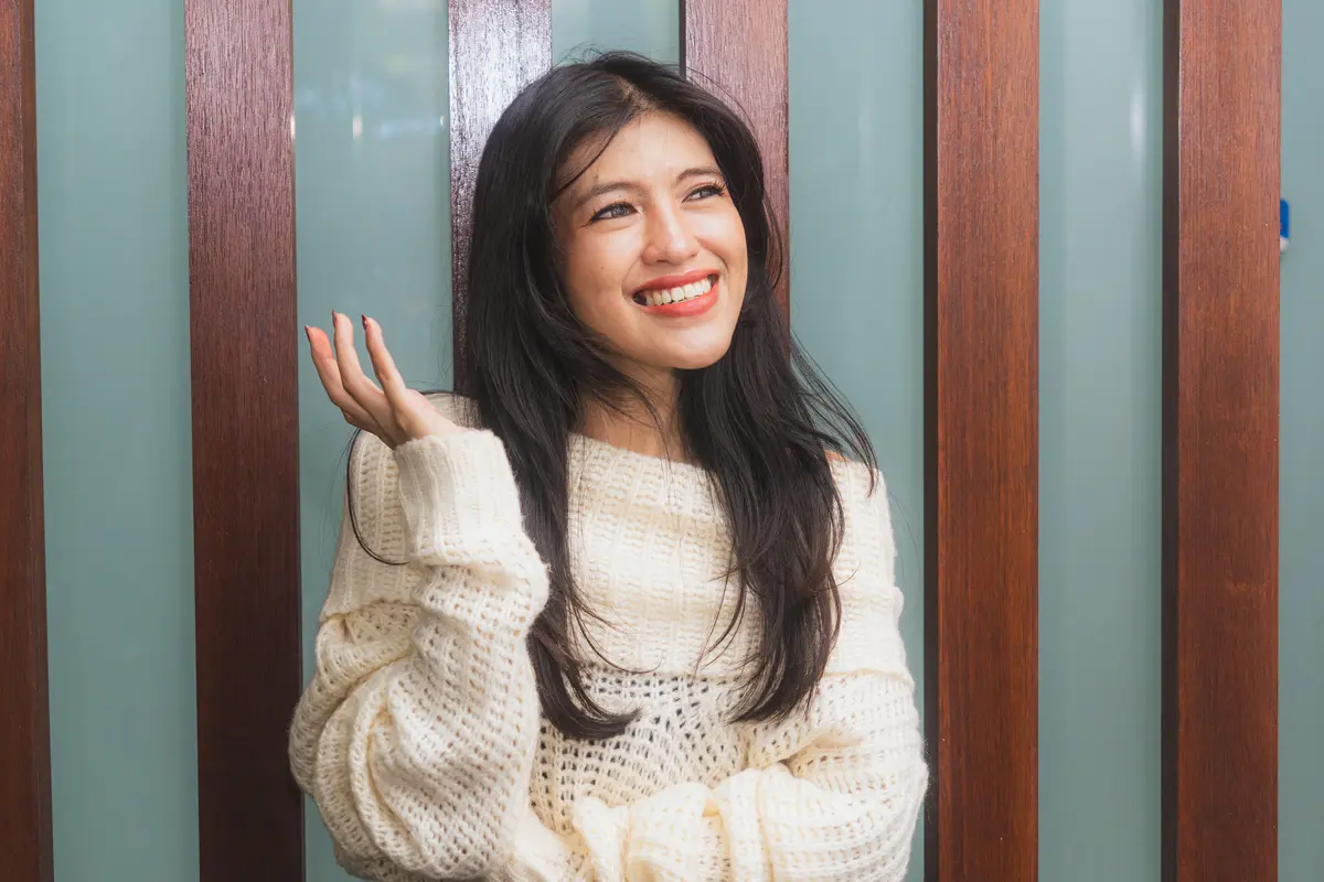 wanita februari sendiri tapi tidak kesepian