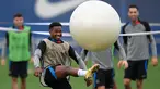 Gelandang Barcelona Ansu Fati menghadiri sesi latihan di tempat latihan Joan Gamper di Sant Joan Despi, Selasa (11/10/2022).  Barcelona akan menjamu Inter Milan di Camp Nou pada matchday 4 Grup C Liga Champions 2022/2023, Kamis 13 Oktober 2022 dinihari WIB. (Photo by Josep LAGO / AFP)