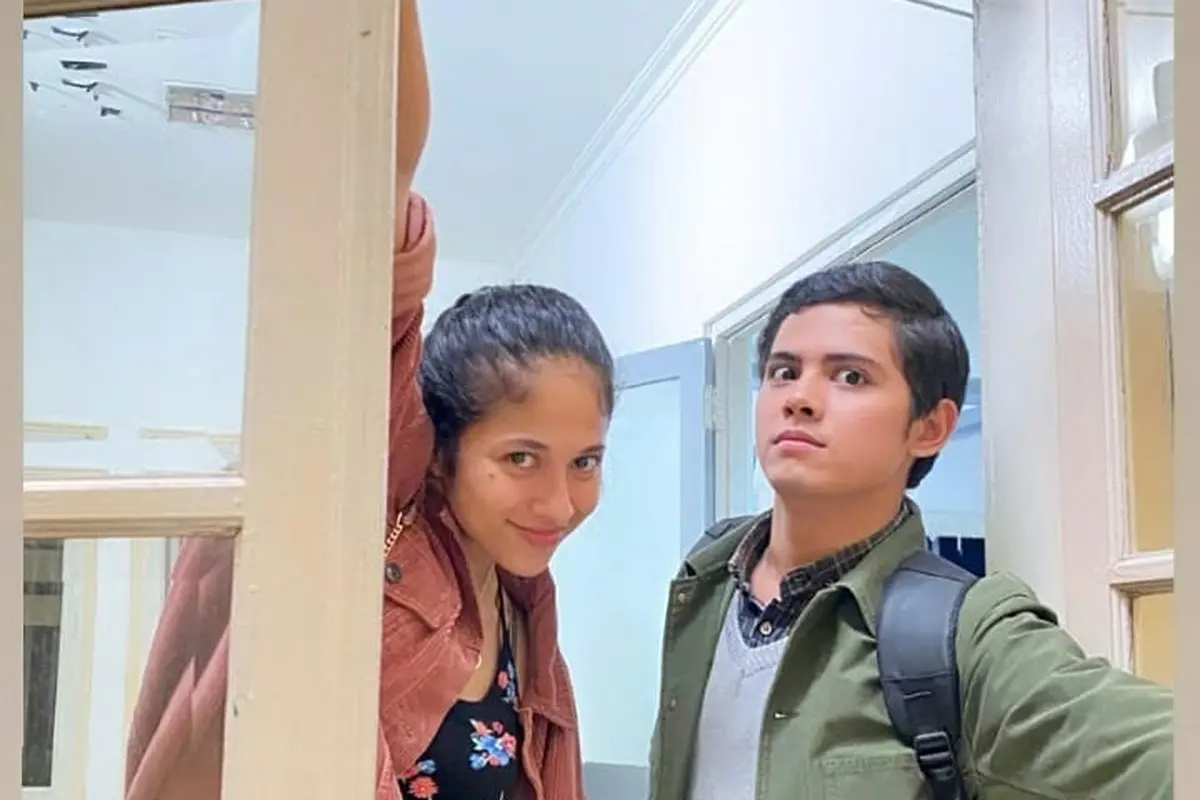 6 Potret Kebersamaan Aliando Syarief dan Sitha Marino di Luar Syuting, Kompak