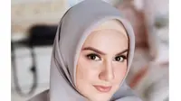 Mantap Berhijab, Ini 6 Potret Penampilan Terbaru Irish Bella (sumber: Instagram.com/_irishbella_)