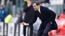 Pelatih Juventus, Massimiliano Allegri, saat pertandingan melawan Udinese pada laga Serie A di Stadion Allianz, Minggu (11/3/2018). Juventus menang 2-0 atas Udinese. (AP/Alessandro di Marco)