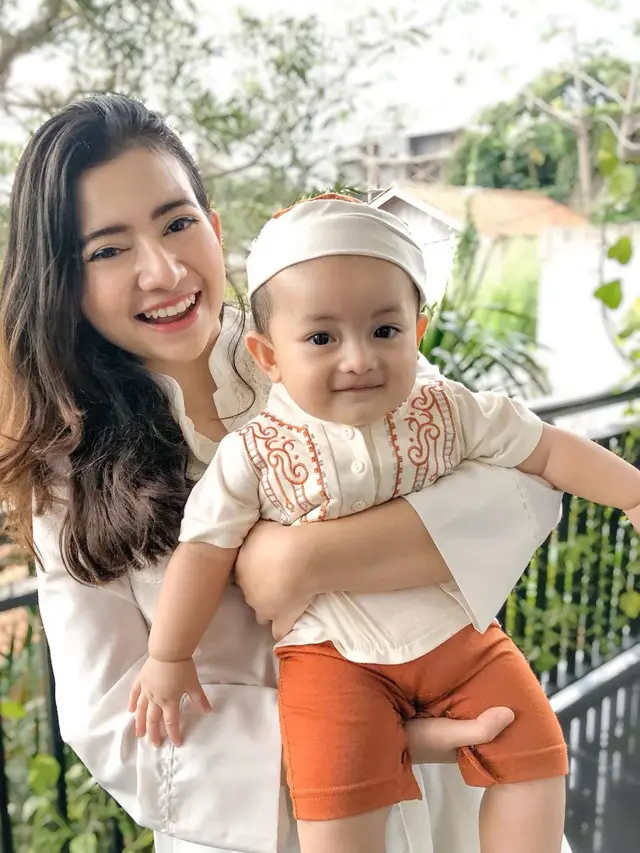 7 Pesona Rizkina, Kakak Rizky Nazar yang Curi Perhatian