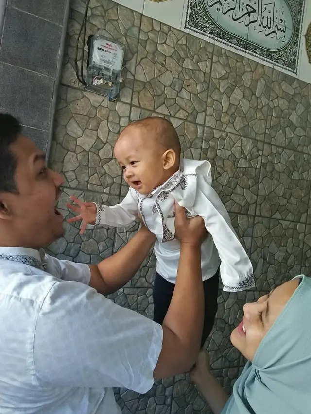 Potret Renaldi Mantan Pacar Pertama Ayu Ting Ting