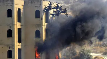 Pasukan keamanan Lebanon mengambil bagian dalam latihan simulasi serangan senjata kimia di kota Kfar Falous (8/10/2019). (AFP Photo/Mahmoud Zayyat)