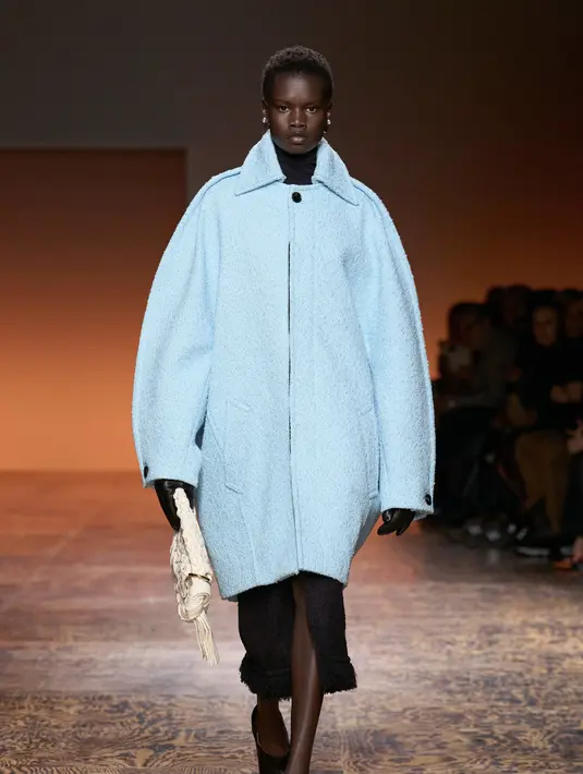 Selain itu, koleksinya juga sangat praktis, mengedepankan fungsi yang menunjang kesempurnaan gaya praktis sehari-hari.  [Foto: Bottega Veneta.dok]