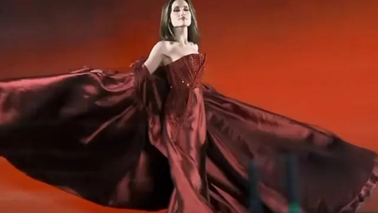 6 Potret Enzy Storia Mengibaskan Rambut hingga Cinta Laura Rela Potong Rambut Pendek di Panggung L'oreal Paris Fashion Week
