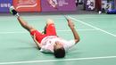 Kondisi kaki tunggal putra Indonesia, Anthony Ginting yang memburuk dan tidak bisa melanjutkan pertandingan melawan pemain China, Shi Yuqi pada final Bulutangkis Beregu Putra Asian Games 2018 di Jakarta, Rabu (22/8).  (Liputan6.com/Helmi Fithriansyah)