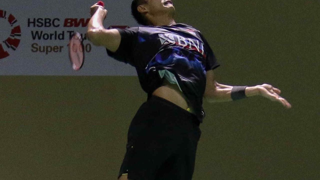Jojo, sapaan akrab Jonatan Christie, kandas di tangan Leong Jun Hao lewat rubber game dengan skor 13-21, 21-16, dan 12-21. Foto: Liputan6.com/Herman Zakharia<br>